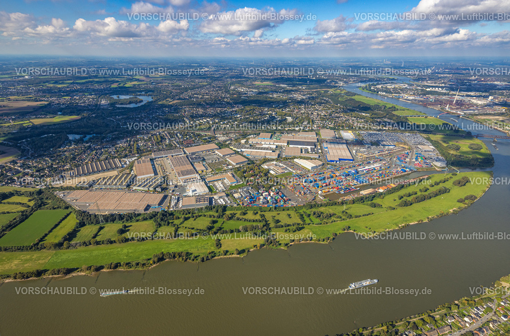 Duisburg241003714 | Luftbild, logport I (Eins) Rheinhausen, duisport mit D3T Duisburg Trimodal Terminal, DIT Duisburg Intermodal Terminal und Automobil-Logistik am Fluss Rhein, Fernsicht und blauer Himmel mit Wolken, Friemersheim, Duisburg, Ruhrgebiet, Nordrhein-Westfalen, Deutschland
