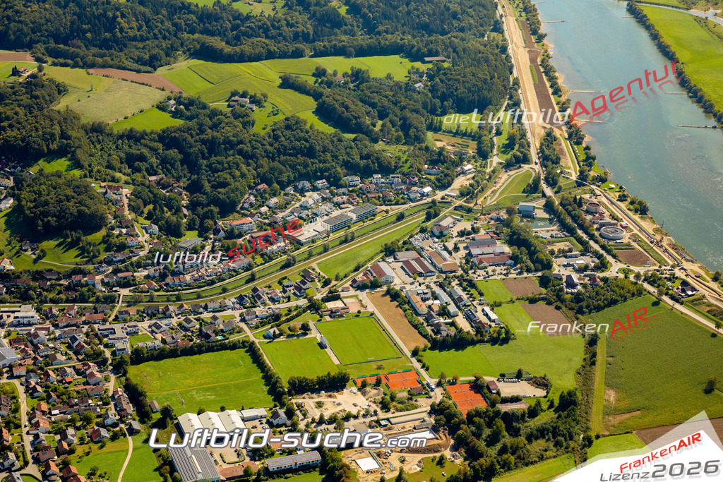 Das Luftbild zeigt : Untermettenwald Metten - Die Luftaufnahme wurde 2023 vom UL-Flugzeug aus erstellt ( keine Drohne ) - Hochauflösende Luftaufnahme - Für grossformatige Ausdrucke geeignet. Die Geschenkidee !Mit Lizenz und Bildrechte bestellbar