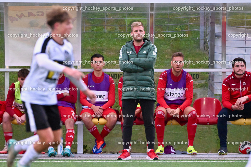 SV Spittal 1921 vs. SV St. Jakob  | Spielerbank SV St. Jakob, Headcoach St.Jakob Jonas Warmuth, SV Spittal 1921 vs. SV St. Jakob , SV Spittal 1921 vs. SV St. Jakob  am 20.09.2024 in Spittal an der Drau (Goldeck Stadion), Austria, (Photo by Bernd Stefan)