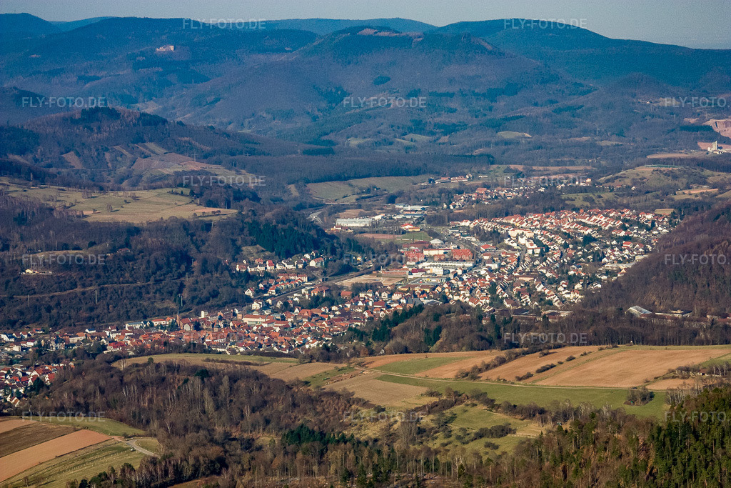 Luftbild: Ortsansicht aus Südwesten in Annweiler am Trifels im Bundesland Rheinland-Pfalz in Deutschland. Foto: IMG_17443.jpg vom 21.03.2009 durch Werner Riehm/FLY-FOTO.de