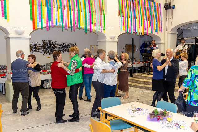 Ball der älteren Generation | Bildershop von pixelworld.at - Realisiert mit Pictrs.com