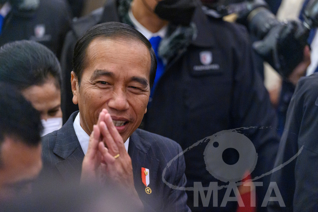 _DWA5501 | Welcoming Jokowi Widodo's arrival by the Indonesian people at Kastens Luisenhof Hotel in the context of the opening of Hannover Messe with Indonesia as Country Partner. Hannover, 15.04.2023 - Realisiert mit Pictrs.com