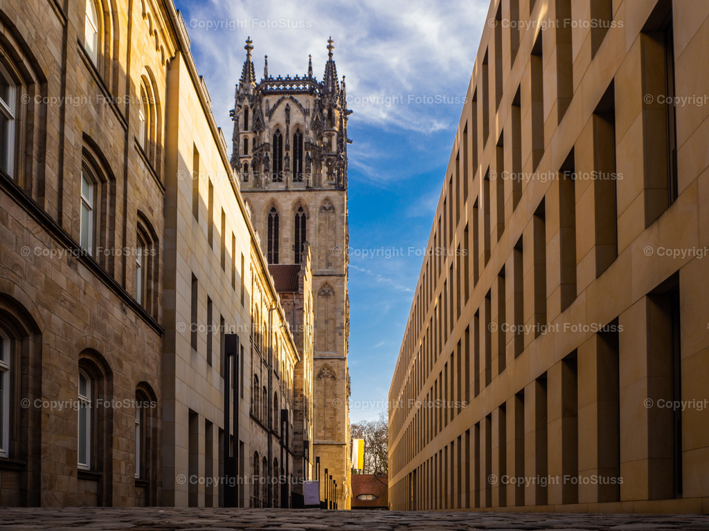 Liebfrauen-Überwasserkirche in der Stadt Münster | Blick auf die Liebfrauen-Überwasserkirche in Münster. - Realisiert mit Pictrs.com