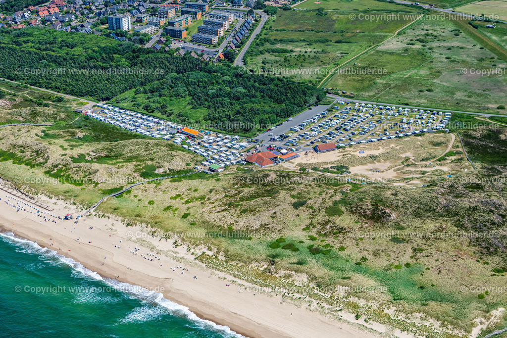 Sylt_Westerland_Wald_Campingplatz_ELS_4007150622 | WESTERLAND 15.06.2022 Wohnwagen und Zelte- Campingplatz - und Zeltplatz in Westerland auf Sylt im Bundesland Schleswig-Holstein, Deutschland. // Camping with caravans and tents in Westerland at Sylt in the state Schleswig-Holstein, Germany. Foto: Martin Elsen