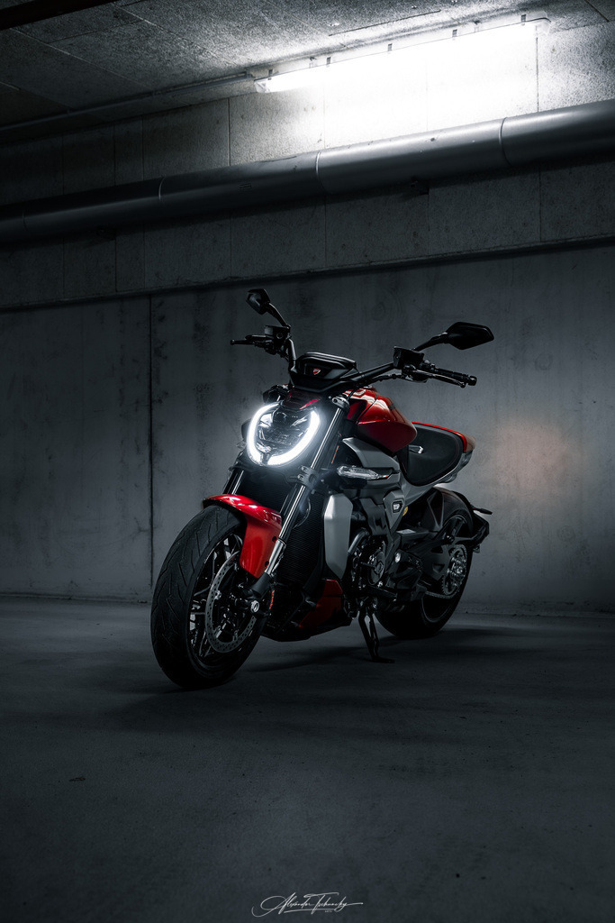 Ducati xDivael V4 | Entdecken Sie die faszinierende Welt von Alexander Tschuncky Arts: Kreative Fotografie, atemberaubende Automobilkunst und hochwertiger Bilderdruck. Lassen Sie sich inspirieren! - Realisiert mit Pictrs.com