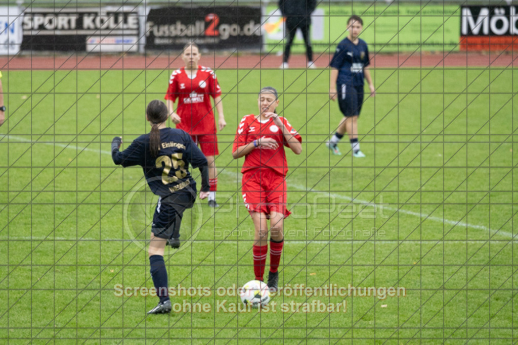 20251004_160246_0092 | #,1.FC Donzdorf (rot) vs. ASV Spartania Eislingen (blau), Fussball, B-Juniorinnen-Verbandsstaffel Nord, wfv, 03. Spieltag, Saison 2025/2026, Rasenplatz, Lautertal Stadion, Süßener Straße 16, 73072 Donzdorf, 04.10.2025 - 16:00 Uhr,Foto: PhotoPeet-Sportfotografie/Peter Harich