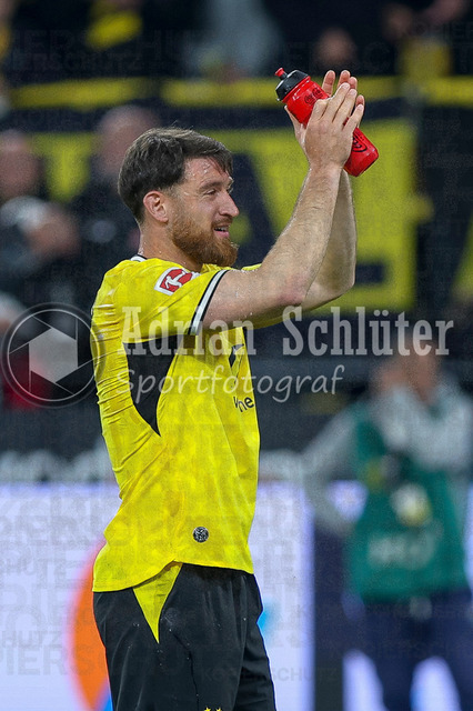 08.05.2026, GER, Fussball, Herren, 1. BL, Saison 2025/2026, Borussia Dortmund - Eintracht Frankfurt | Salih Özcan (BVB) verabschiedet sich