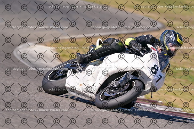 26bt05-0201 | markuskiefer.com - Realisiert mit Pictrs.com