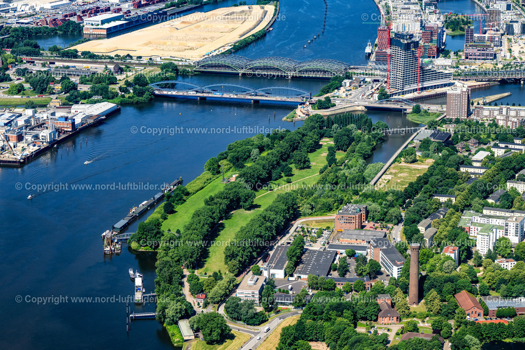 Hamburg_Entenwerder_Hafencity_ELS_7004200625 | HAMBURG 20.06.2025 Parkanlage " Elbpark " " Entenwerder " im Ortsteil Rothenburgsort in Hamburg, Deutschland. // Park "Elbpark" "Entenwerder" in the Rothenburgsort district in Hamburg, Germany. Foto: Martin Elsen