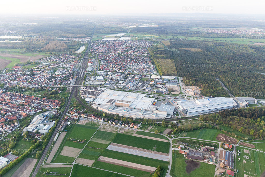 Luftbild: Graben-Neudorf, SEW-EURODRIVE GmbH & Co KG im Ortsteil Graben in Graben-Neudorf im Bundesland Baden-Württemberg in Deutschland. Foto: IMG_106661.jpg vom 17.04.2018 durch Werner Riehm/FLY-FOTO.de