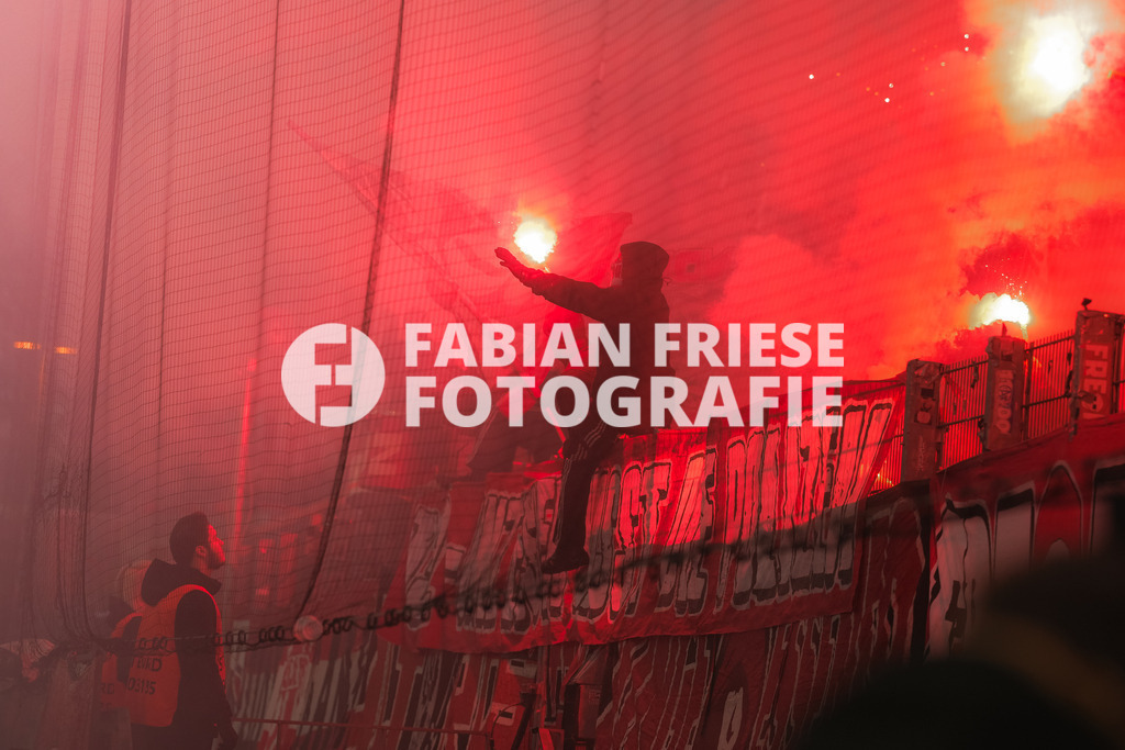 GER Rot-Weiss Essen vs. SSV Ulm, Fussball, 3. Liga, Spieltag 19, Saison 2025/2026, 20.12.2025 | GER Rot-Weiss Essen vs. SSV Ulm, Fussball, 3. Liga, Spieltag 19, Saison 2025/2026, 20.12.2025Foto: Fabian Friese - Realisiert mit Pictrs.com