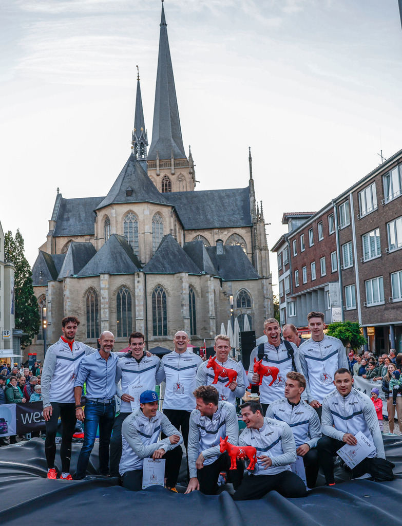 top-top.de 240913-235 | Foto, Video, Fotografie, Videografie, Fotobox, DJ, Discjockey, Musik, Musikbox, Veranstaltung, Photobooth, Amazon, Ebay, Buchtipp, Bestseller, Autor, Verlag, Buch, Wesel, Hamminkeln, NRW, Dinslaken, Rees, Drohne, Hochzeit, Party, Fotobox, Wesel, Fotograf