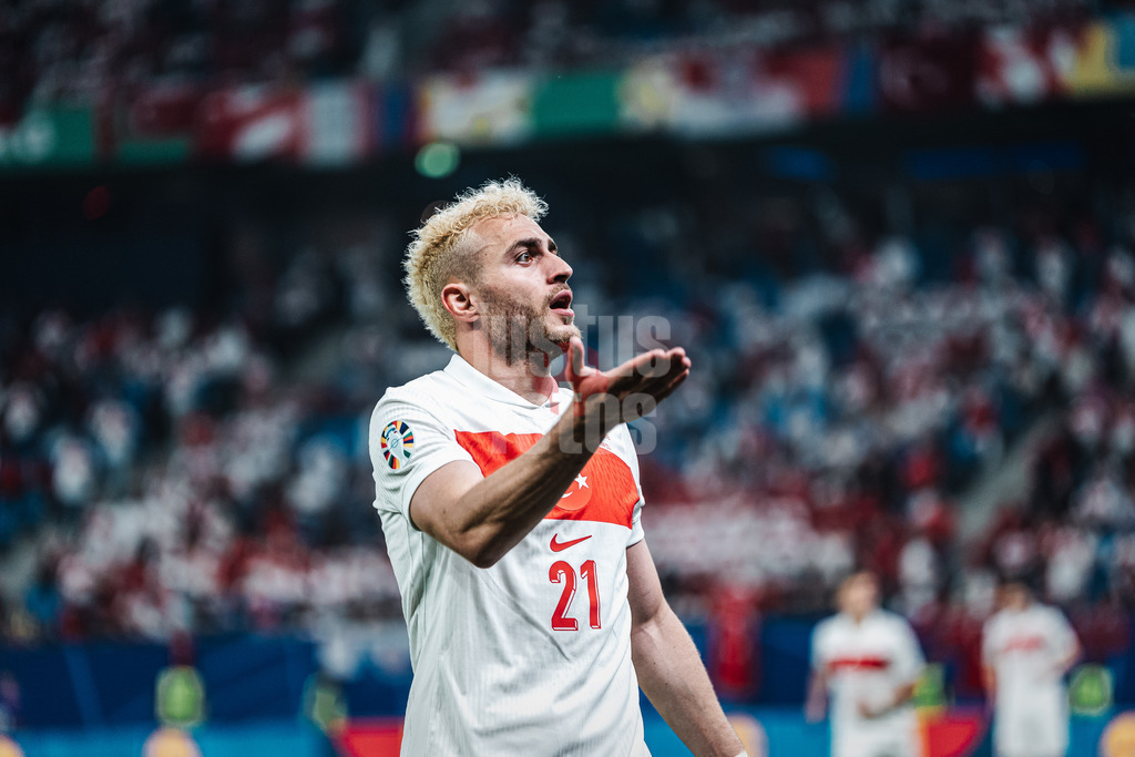 Fußball | Herren | UEFA-Fußball-Europameisterschaft 2024 | Gruppe F | Tschechien vs. Türkei | 26.06.2024 | Baris Yilmaz (#21, Türkei) feuert die Fans an