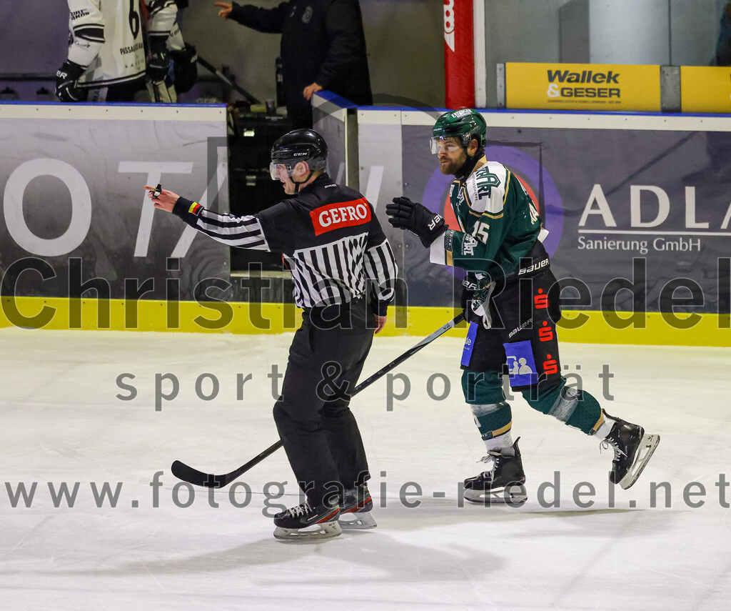 2026-01-30_034_TSV_Erding_gegen_EHF_Passau_Black_Hawks | Erding, Deutschland, 30.01.2026:Eishockey, Oberliga Süd 2025 / 2026, 42. Spieltag, TSV Erding gegen EHF Passau Black Hawks, Endergebnis: 2:6Elias Maier (Erding Gladiators, #15)Foto: Christian Riedel / fotografie-riedel.net