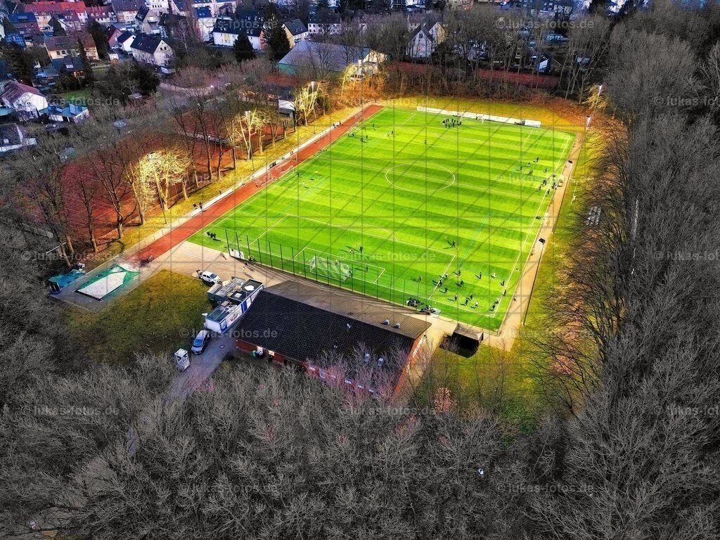 Luftbild Erin-Kampfbahn von Wacker Obercastrop bei Nacht | Luftbild Erin-Kampfbahn von Wacker Obercastrop bei Nacht - Realisiert mit Pictrs.com