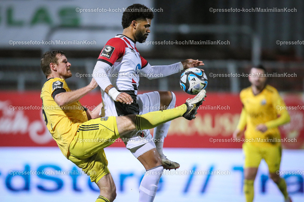 Koe3Liga21022401023 | 21.02.2024, Köln, Fußball, bwin 3. Liga Herren, Sportpark Höhenberg, 21. Spieltag, Saison 2023 2024, FC Viktoria Köln – FC Viktoria Köln – 1. FC Saarbrücken: Manuel Zeitz (1. FC Saarbrücken) kämpft gegen Andre Becker (Viktoria Köln) um den Ball. 
DFB regulations prohibit any use of photographs as image sequences and or quasi-video.