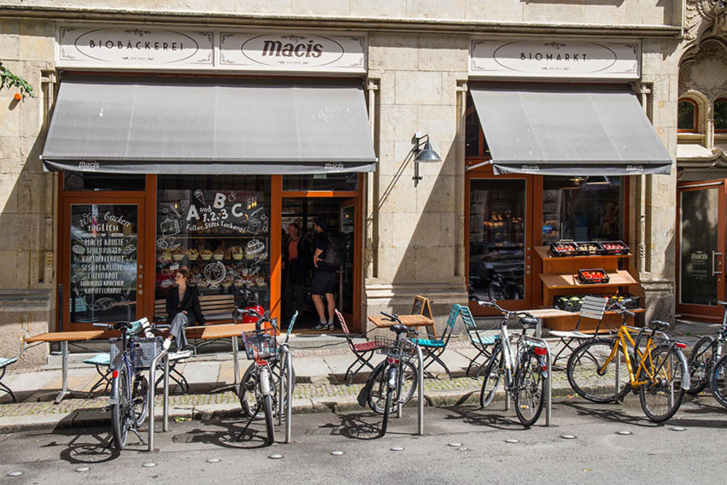 Macis Leipzig - Restaurant und Biomarkt | Entdecke über 20 Kategorien Leipzig-Motive: Foto-Downloads, hochwertige Poster, Leinwand- & Fine-Art-Prints. Jetzt Lieblingsfoto im Bildlexikon Leipzig Shop bestellen!