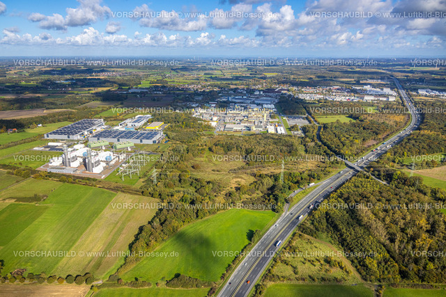 Hamm241008196 | Luftbild, Autobahn A2 und Rastplatz Im großen Klei, Gewerbegebiet Trianelstraße mit Picnic Logistik und Arvato Logistikdienst, Solardach, Deutsche Post DHL Zustellzentrum Hamm, Reiling Kunststoff Recycling GmbH, Trianel Gaskraftwerk Hamm GmbH, hinten das Gewerbegebiet Frielinghauser Straße mit Gewerbegebiet mit EVERLAM Chemiewerk, DuPont Uentrop und DuBay Polymer, Fernsicht und blauer Himmel mit Wolken, Uentrop, Hamm, Ruhrgebiet, Nordrhein-Westfalen, Deutschland