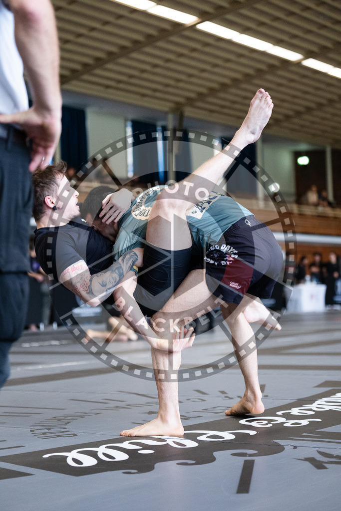 20251129PBB6382 | Fighters compete during the luta livre competition ILLCS XI winter edition on November 29, 2025 in Hannover, Germany.
