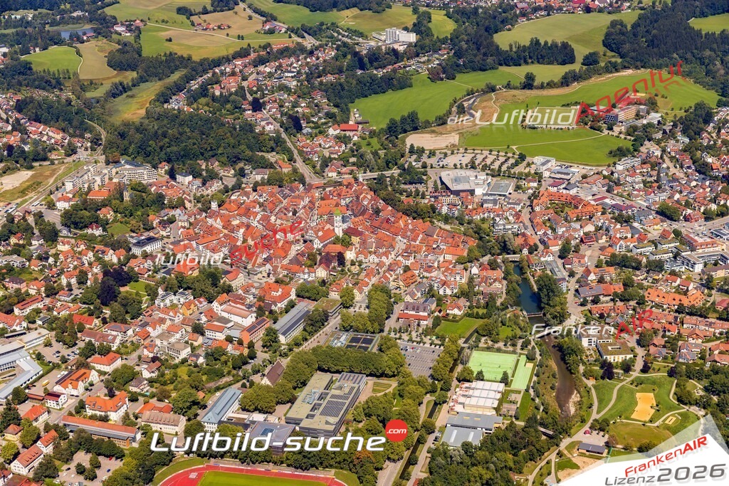 Luftaufnahme von  Wangen im Allgäu - Die Luftaufnahme wurde 2025 vom UL-Flugzeug heraus erstellt ( keine Drohne ) - Hochauflösende Luftaufnahme - für professionelle Ausdrucke geeignet. Die Geschenkidee !Mit Lizenz und Bildrechte bestellbar