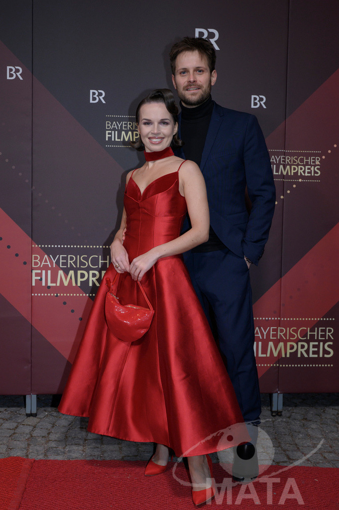 _DWI4741 | Darya Birnstiel (deutsche Schauspielerin und Model) mit ihrem Ehemann Philip Birnstiel bei der Verleihung des 47. Bayerischen Filmpreises 2026  im Prinzregententheater. München, Deutschland. Der Bayerische Filmpreis wird seit 1979 von der Bayerischen Staatsregierung verliehen, um die Bedeutung des Kinofilms als Kulturgut herauszustellen - Realisiert mit Pictrs.com