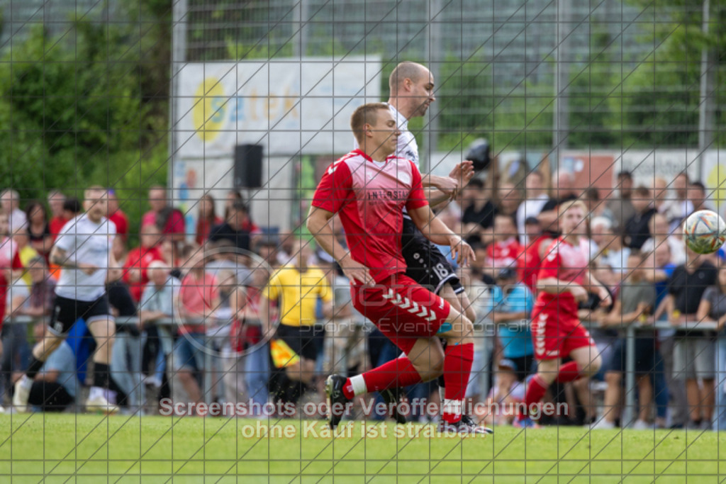 20250616_183449_0207 | #,  TV Eybach (weiß) vs. 1.FC Donzdorf II (rot), Fussball, Entscheidungsspiel 3 in Kreisliga A3 - Bezirk Neckar/Fils, Saison 2024/2025, Rasensportplatz, Staufenecker Str. 41, 73084 Salach, 16.06.2025 - 18:30 Uhr,Foto: PhotoPeet-Sportfotografie/Peter Harich