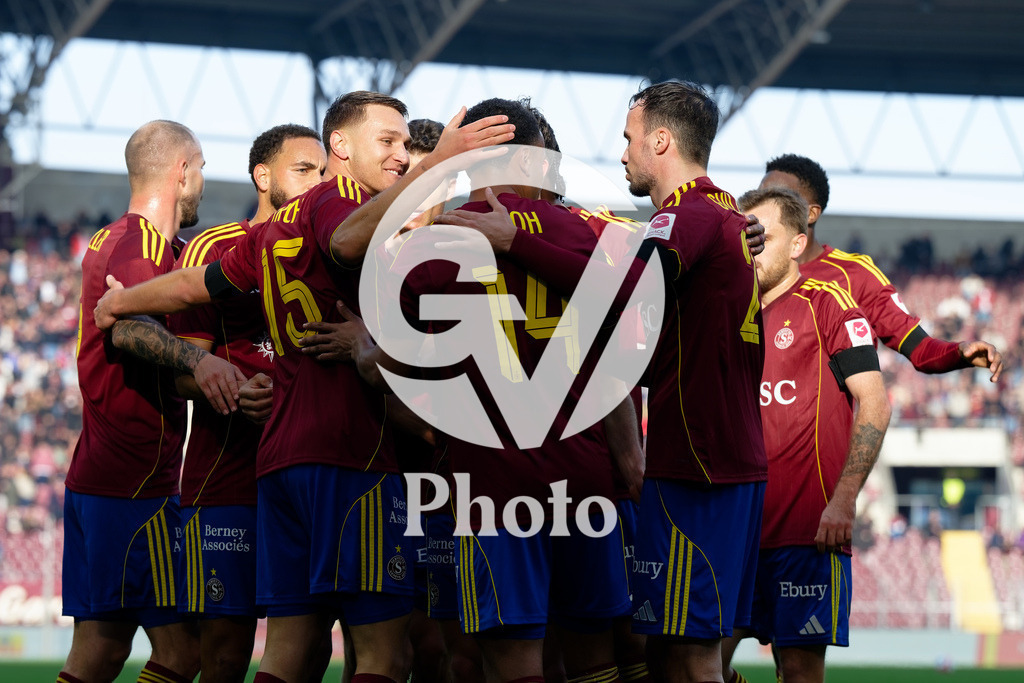 Brack Super League - Servette FC v FC Zurich | Marco Burch (15 Servette FC) celebrates after scoring his team's first goal with teammates  during the Brack Super League match between Servette FC and FC Zurich at Stade de Geneve in Geneva, Switzerland