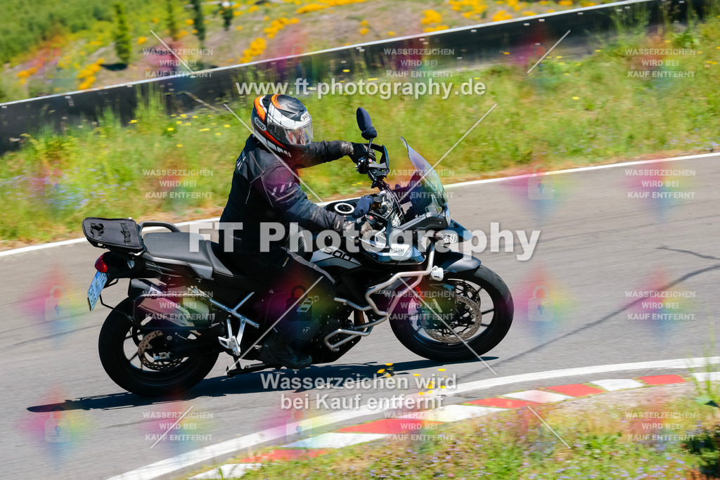 Moto-TeamOBK-22366 | Hier findet Ihr Bilder von Touristenfahrten auf der Nürburgring Nordschleife oder von anderen Veranstaltungen die ich besucht habe. Viel Spass beim Durch Schauen 