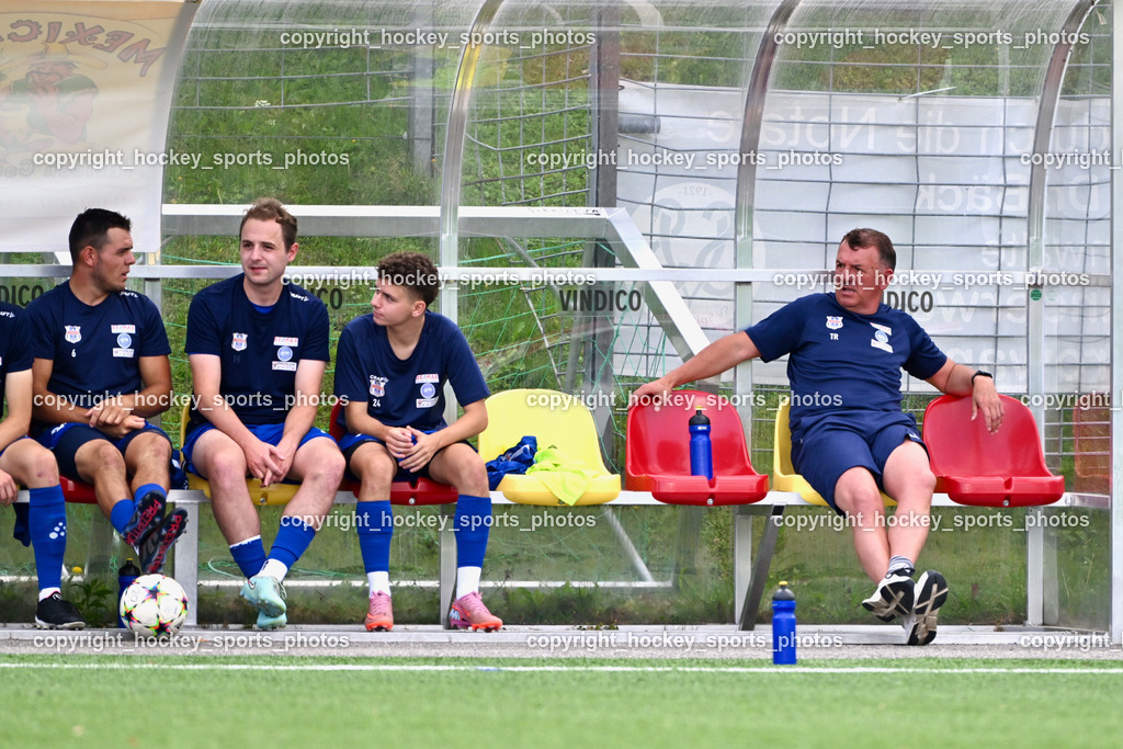 SV Spittal vs. UNION Matrei | Spielerbank Union Matrei, Asisstentcoach Union Matrei Harald Panzl, SV Spittal vs. UNION Matrei, SV Spittal vs. UNION Matrei am 17.08.2025 in Spittal an der Drau (Goldeck Stadion), Austria, (Photo by Bernd Stefan)