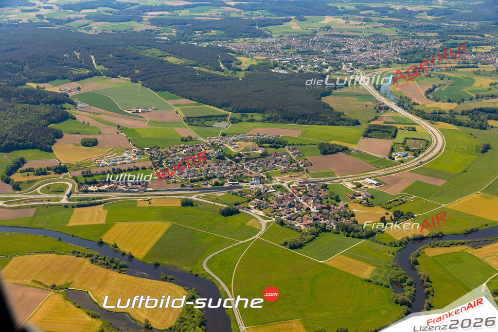 Das Luftbild zeigt : Wetterfeld Roding - Die Luftaufnahme wurde 2024 vom UL-Flugzeug aus erstellt ( keine Drohne ) - Hochauflösende Luftaufnahme - Für grossformatige Ausdrucke geeignet. Die Geschenkidee !Mit Lizenz und Bildrechte bestellbar
