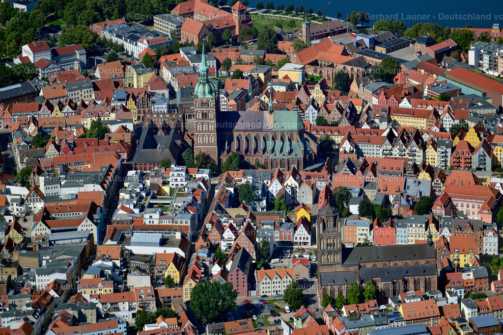 3638120 | STRALSUND 25.08.2016 Altstadtbereich und Innenstadtzentrum  in Hansestadt Stralsund an der Ostseeküste im Bundesland Mecklenburg-Vorpommern, Deutschland // Old Town area and city center  in Hansestadt Stralsund at the baltic coast in the state Mecklenburg - Western Pomerania, Germany Foto: Gerhard Launer