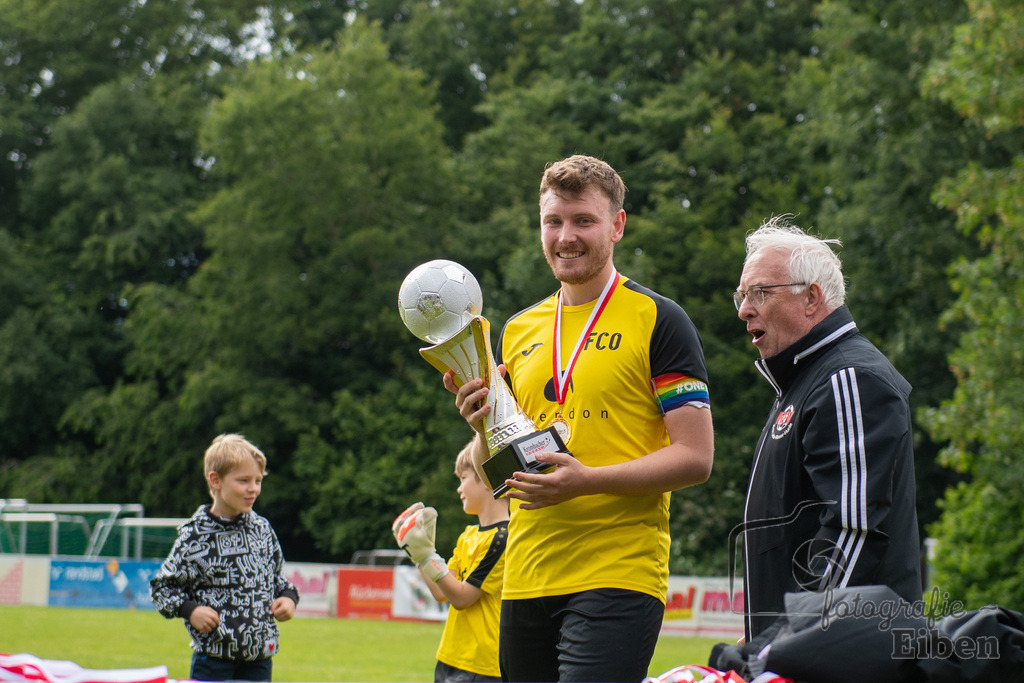 1. FC Ohmstede-SVE Wiefelstede | Herren Kreispokalfinale Jade-Weser-Hunte; 1.FC Ohmestede (gelb) - SVE Wiefelstede (weiß) am 16.06.2024; in Obenstrohe (Plaggenkrugstraße), Photo: Philip Eiben 2024 - Realisiert mit Pictrs.com