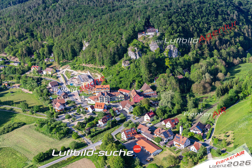 Die Luftbildaufnahme Veilbronn - Heiligenstadt wurde 2020 mittels Flugzeug (keine Drohne) erstellt. Perfekte Schärfe und Druck- Ergebnisse- Garantiert!