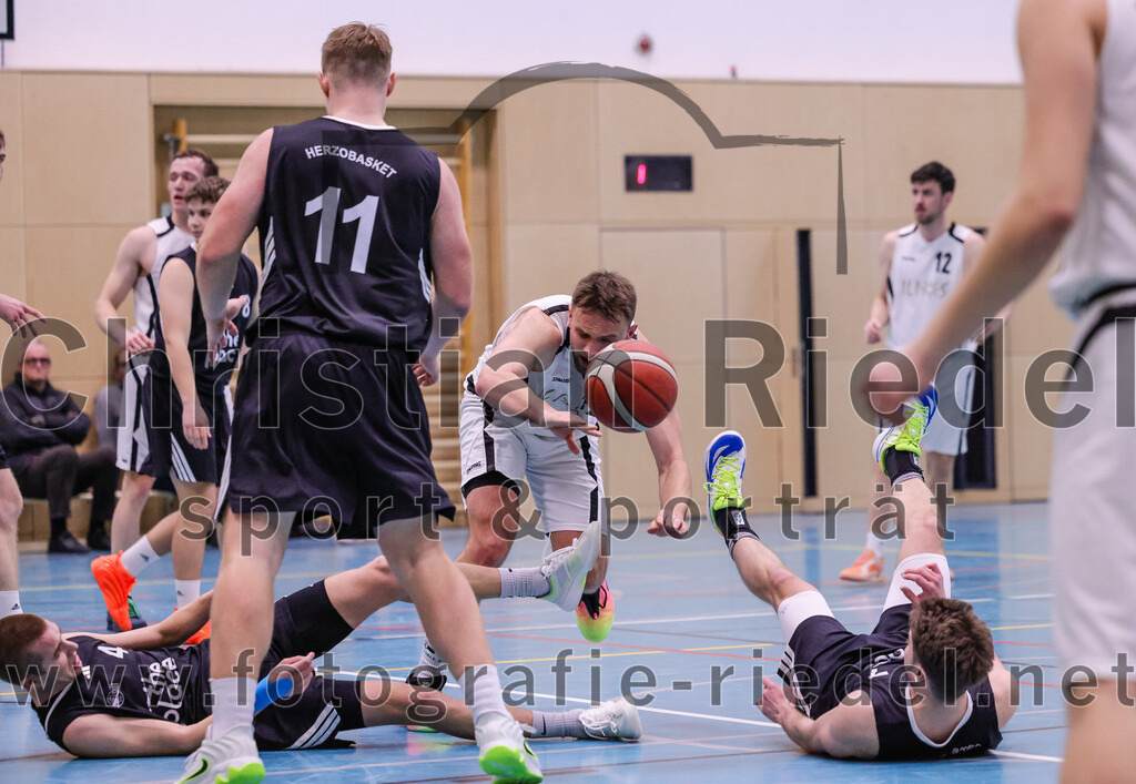 2026-01-31_030_TSV_Vaterstetten_gegen_TS_Herzogenaurach | Vaterstetten, Deutschland, 31.01.2026:Basketball, 2. Regionalliga Süd 2025 / 2026, 14. Spieltag, TSV Vaterstetten gegen TS Herzogenaurach, Endergebnis: 71:70K. Huber (TSV Vaterstetten, #13)Foto: Christian Riedel / fotografie-riedel.net