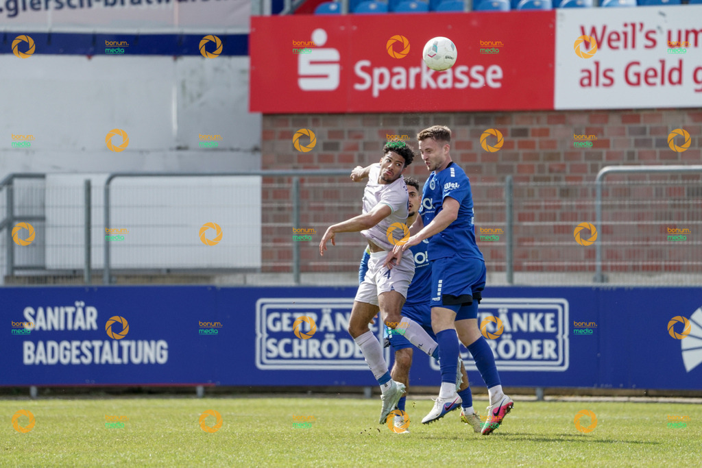 VfL Sportsfreunde Lotte vs. VfL Bochum II U23 - Regionalliga West - 28. Spieltag 2026 | Jonathan Akaegbobi, 24Louis Hiepen, 3 - Realisiert mit Pictrs.com