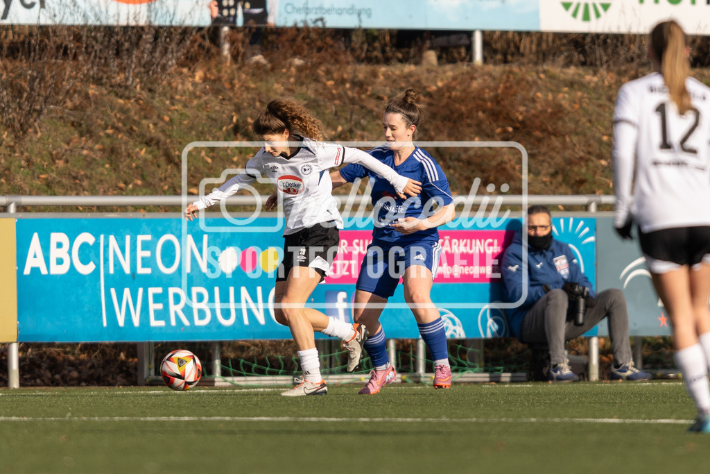 Fußball I Frauen I Saison 2025-2026 I Testspiel I BW Hollage - DSC Arminia Bielefeld I 15.02.2026-047 | Hannah Wehmeyer (28, DSC Arminia Bielefeld) Emily Grimm (12, BW Hollage) - Realisiert mit Pictrs.com