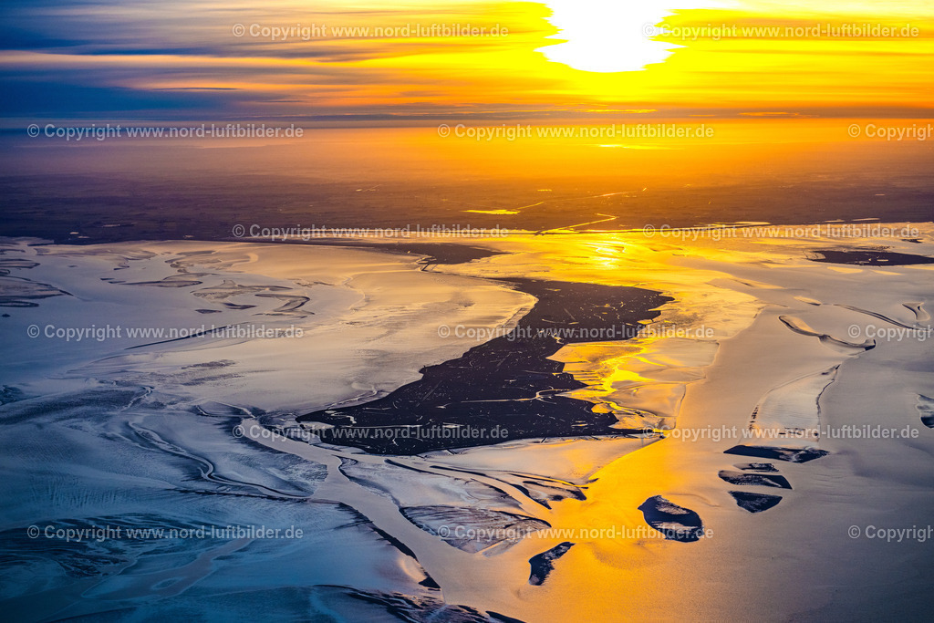 Langeneß_Sonnenaufgang_ELS_3562010523 | LANGENEß 01.05.2023 Sonnenaufgang im Küstenbereich der Nordsee- Insel Nordmarsch-Langeneß in Mayenswarf im Bundesland Schleswig-Holstein, Deutschland. // Sunrise in the coastal area of the North Sea island of Nordmarsch-Langeness in Mayenswarf in the state Schleswig-Holstein, Germany. Foto: Martin Elsen