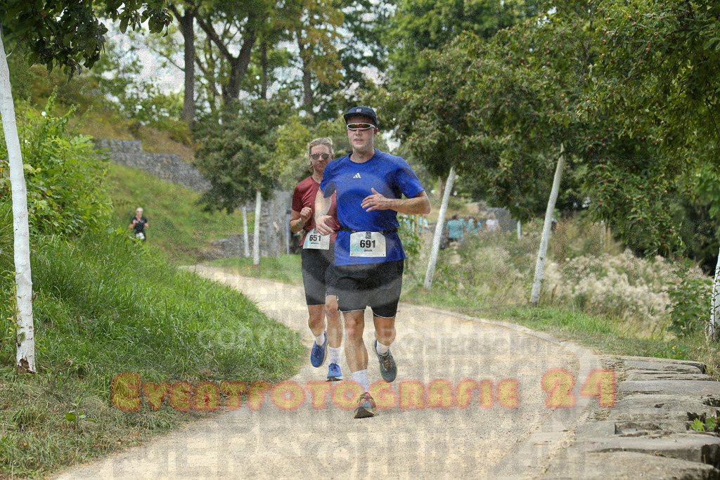 250824_1516_EX1_8746 | Sportfotografie im Rhein-Sieg Kreis, Köln, Bonn, NRW, Rheinland Pfalz, Hessen, etc. Unser Tätigkeitsfeld umfasst den Laufsport vom Volkslauf über den Marathon, Duathlon, Triathon bis zum Ultralauf wie Kölnpfad Ultra oder Schindertrail.