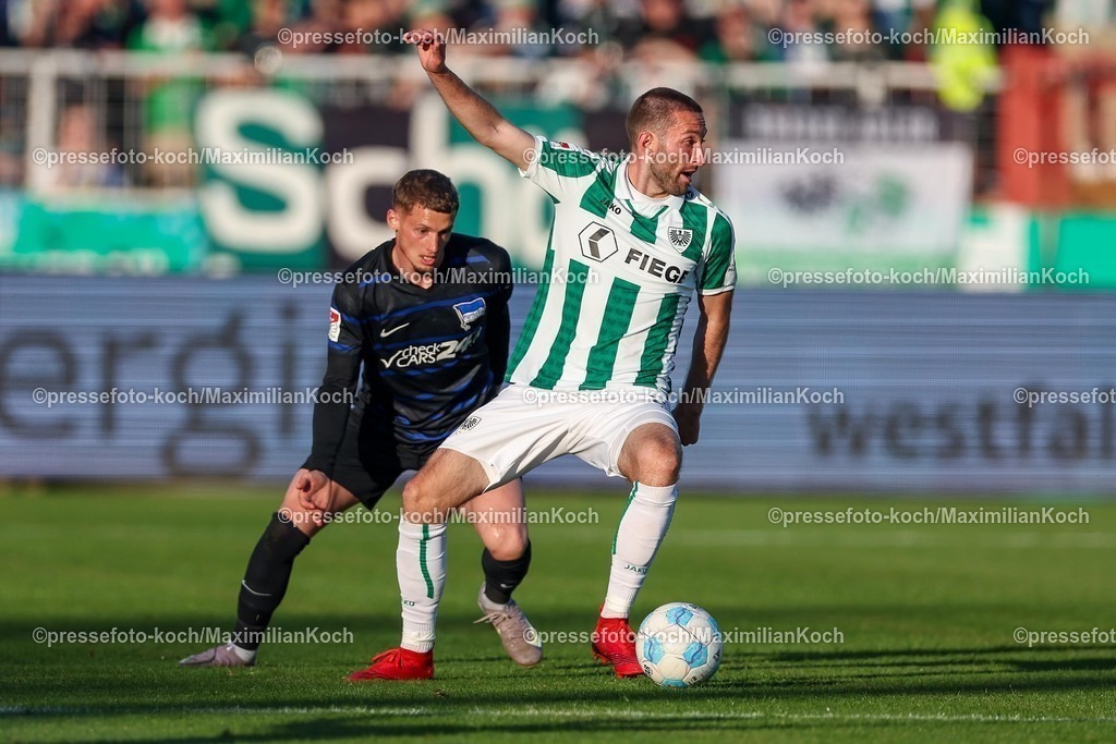 SCP09052501075 | 09.05.2025, Fußball, Preußen Münster - Hertha BSC, 2. Fußball Bundesliga, 33. Spieltag, Preußenstadion, Saison 2024 2025: Michael Cuisance (Hertha BSC #27) im Zweikampf gegen  Rico Preißinger (Preussen Muenster #21)  DFB regulations prohibit any use of photographs as image sequences and or quasi-video.