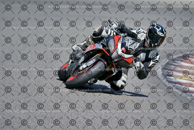 25bt04-0683 | markuskiefer.com - Realisiert mit Pictrs.com