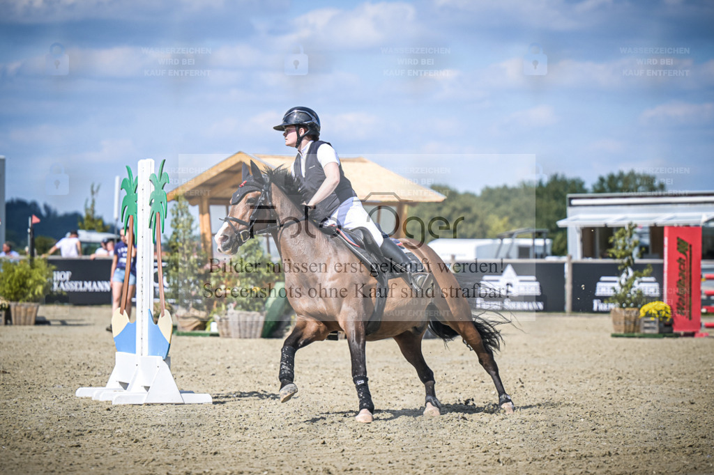 DOS_2378 | Entdecke hochwertige Reitturnierfotos von Foto Oger. Professionell, emotional und authentisch – jetzt Lieblingsmomente im Shop bestellen. - Realisiert mit Pictrs.com