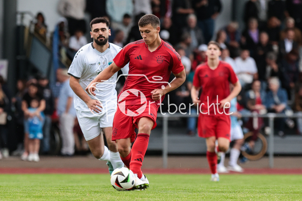 SSV Dillingen - FC Bayern Amateure | am Ball Robert EDWARD DEZIEL JR.