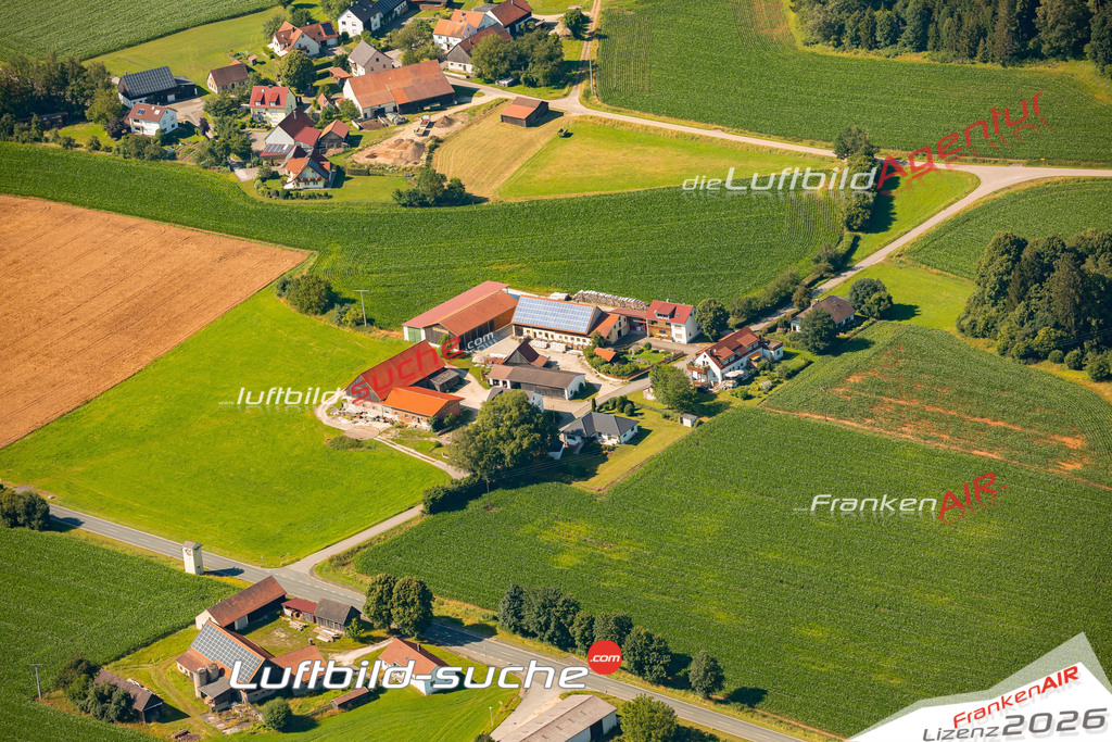 Das Luftbild zeigt : Gebertshofen Lauterhofen - Die Luftaufnahme wurde 2024 vom UL-Flugzeug aus erstellt ( keine Drohne ) - Hochauflösende Luftaufnahme - Für grossformatige Ausdrucke geeignet. Die Geschenkidee !Mit Lizenz und Bildrechte bestellbar