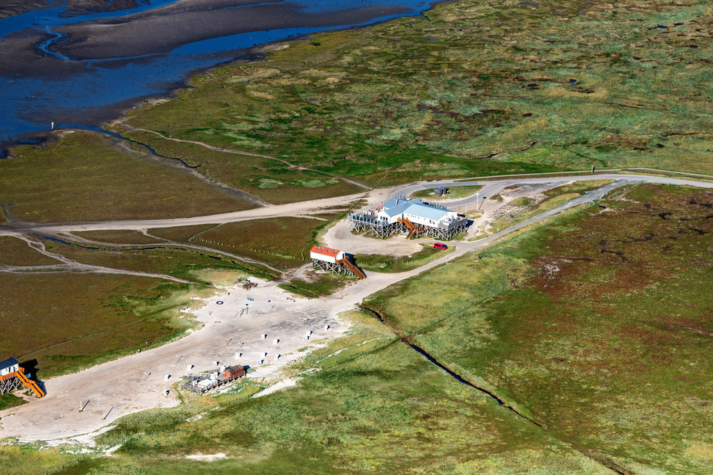dr__0057132.jpg | SANKT PETER-ORDING 18.09.2020 Gebäude des Restaurant " Die Strandhütte " in Sankt Peter-Ording im Bundesland Schleswig-Holstein, Deutschland. // Building of the restaurant " Die Strandhuette " in Sankt Peter-Ording in the state Schleswig-Holstein, Germany. Foto: Daniel Reiter