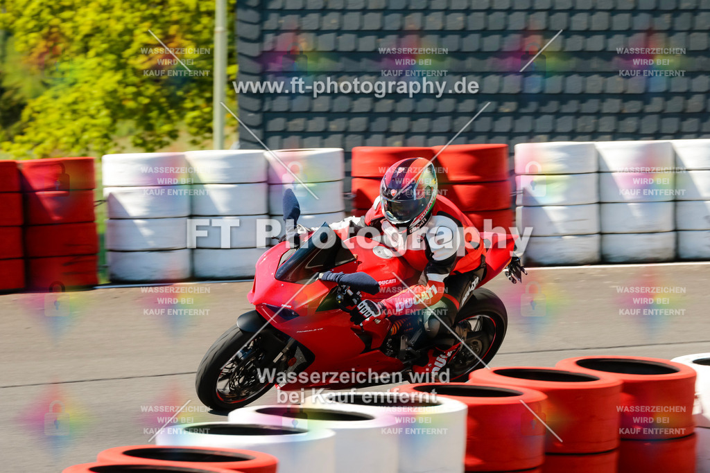 Moto-TeamOBK-21959 | Hier findet Ihr Bilder von Touristenfahrten auf der Nürburgring Nordschleife oder von anderen Veranstaltungen die ich besucht habe. Viel Spass beim Durch Schauen 