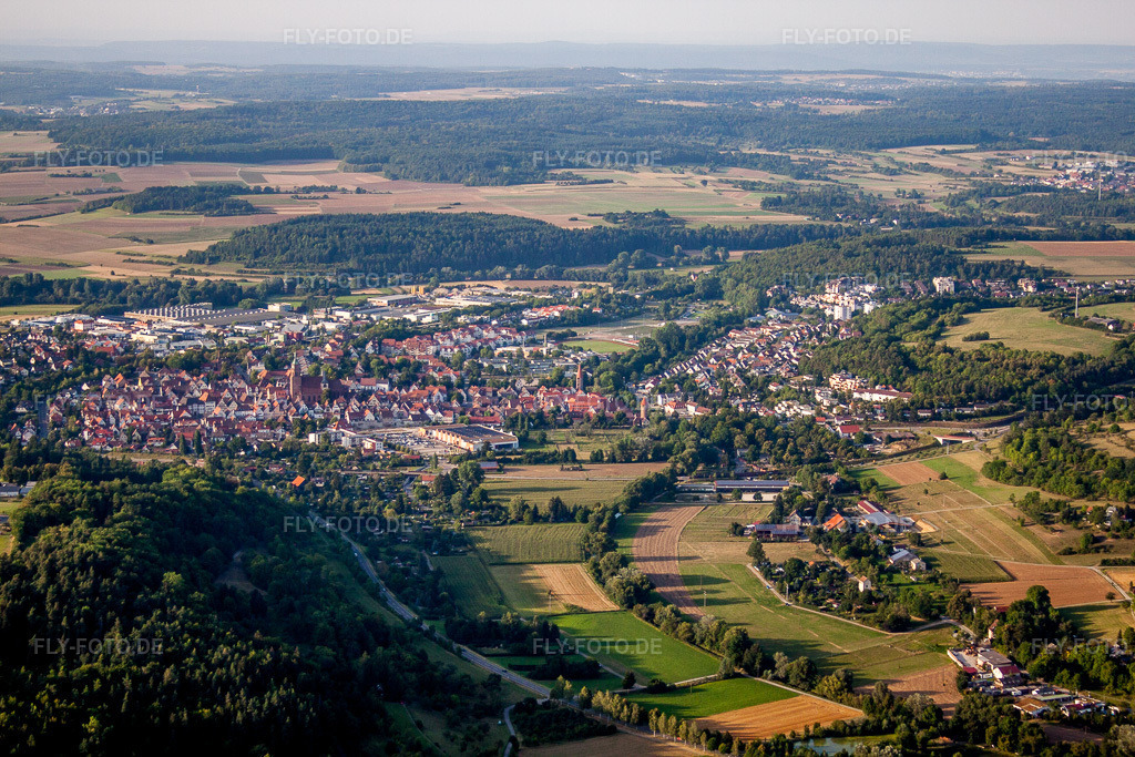 Luftbild: Ortsansicht der Straßen und Häuser der Wohngebiete in Weil der Stadt im Bundesland Baden-Württemberg in Deutschland. Foto: IMG_52584.jpg vom 23.08.2012 durch Werner Riehm/FLY-FOTO.de