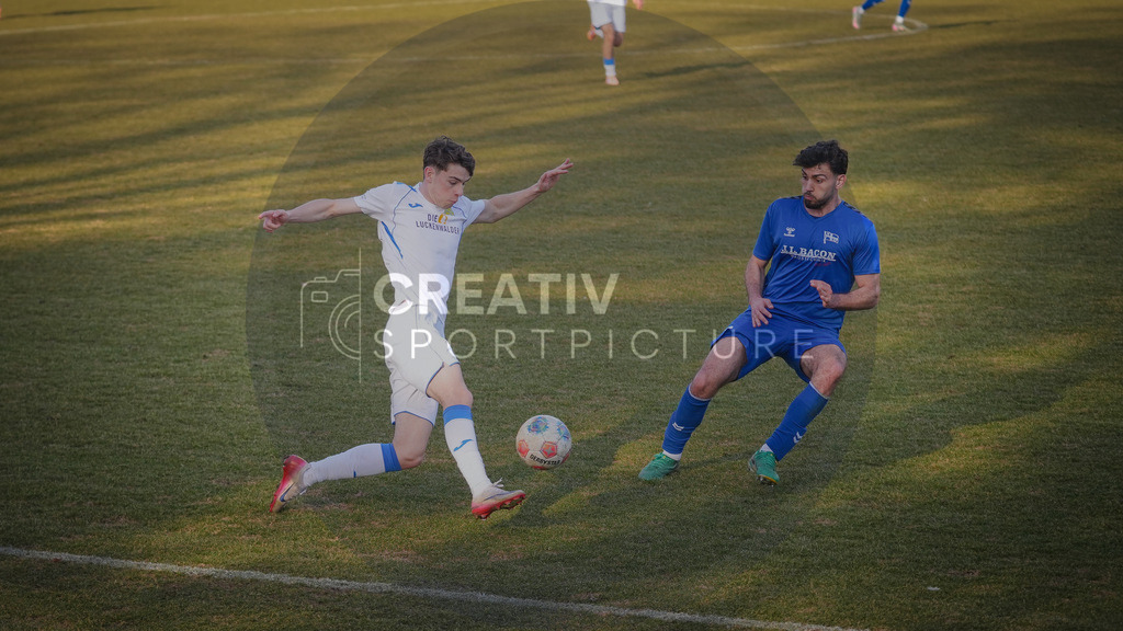Fußball, Herren, Saison 2025/2026, Regionalliga Nordost, 25. Spieltag, F.C. Hertha 03 Zehlendorf vs. FSV 63 Luckenwalde, Sonntag 08.03.2026, Ernst-Reuter-Sportfeld | Fußball, Herren, Saison 2025/2026, Regionalliga Nordost, 25. Spieltag, F.C. Hertha 03 Zehlendorf vs. FSV 63 Luckenwalde, Sonntag 08.03.2026, Ernst-Reuter-Sportfeld, Im Bild: Tim Maciejewski (l. Luckenwalde) und Ernes Smailovic (r. Zehlendorf) - Realisiert mit Pictrs.com