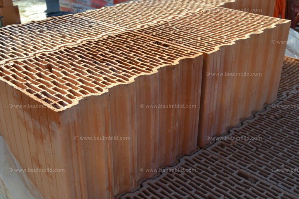 bib-lg07-mauerarbeiten-0061 | Nach LV-Leistungsgruppen sortierte Detailfotos über den Bau eines Hauses. Alle Hausbau-Bilder direkt vom Urheber und Autor der Website Haus-Selber-Bauen.com
