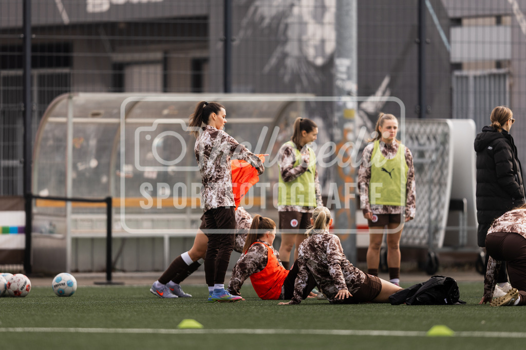 Fußball I Frauen I Saison 2025-2026 I Regionalliga Nord I 15. Spieltag I St. Pauli - SpVg Aurich-14 | realhellocedii - Realisiert mit Pictrs.com