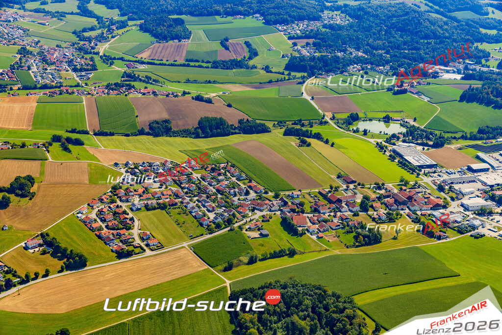 Geschenkidee Jahrdorf bei Hauzenberg -Die Luftbildaufnahme wurde 2025 vom UL-Flugzeug heraus erstellt ( keine Drohne ) - Hochauflösende Luftaufnahme -Nicht vergleichbar mit Google Maps oder Satelittenbilder- Die Geschenkidee !Mit Lizenz und Bildrechte bestellbar